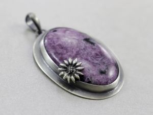 chileart biżuteria autorska czaroit srebro oksydowane kwiat wisior